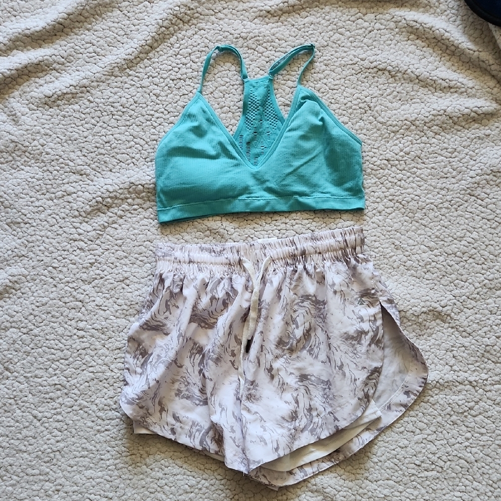 CALI SPORT activewear shorts white & grey and NO BOUNDARIES turquoise sports bra